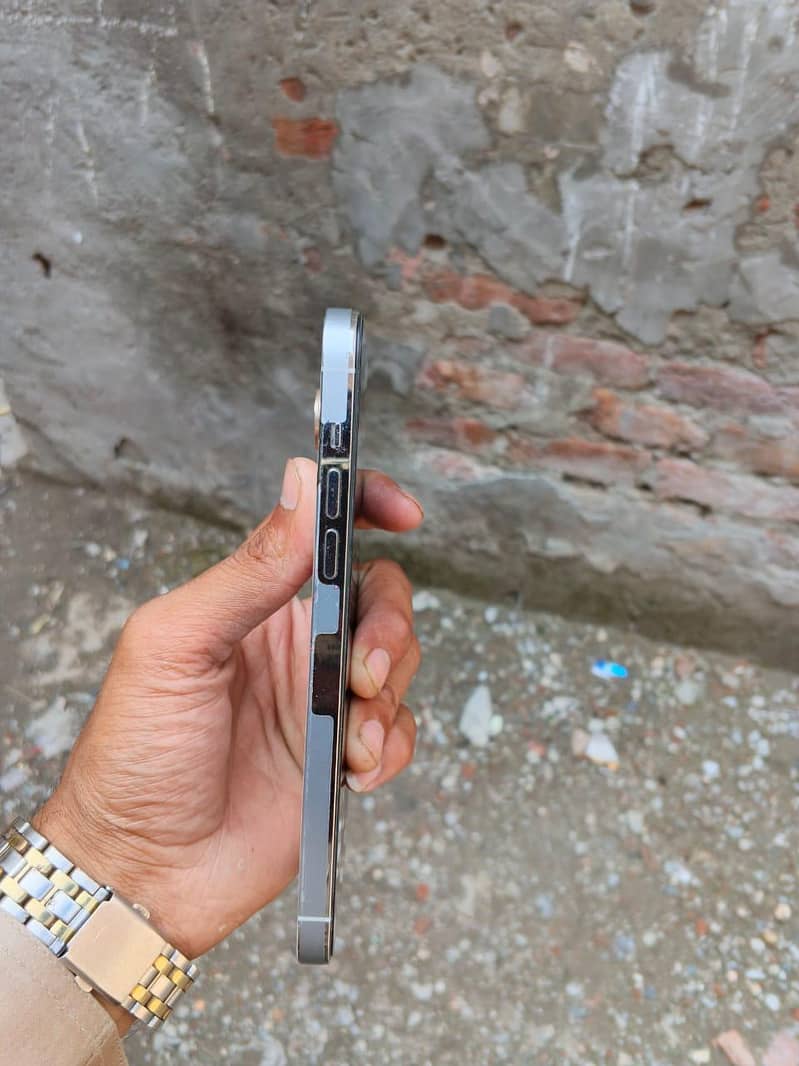 Apple iPhone 14 Pro Max 3