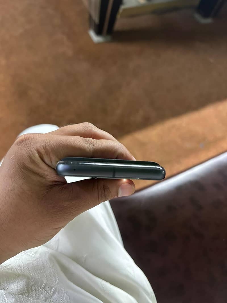 Google Pixel 8 4