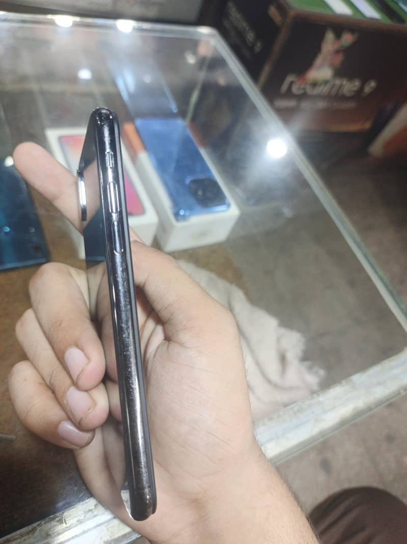 Apple iPhone X 4