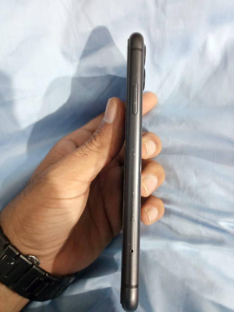 Apple iPhone 11 3
