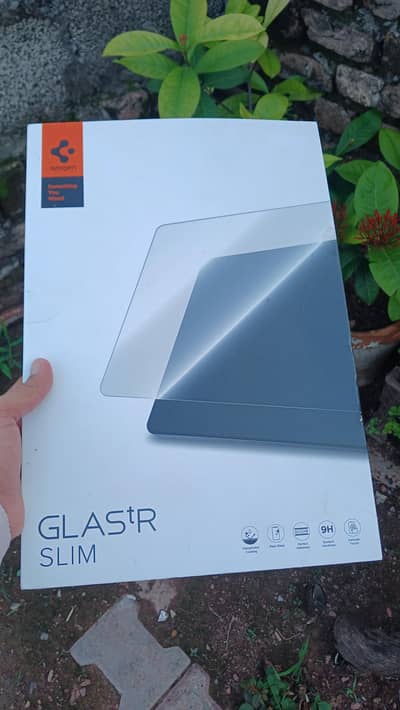 Spigen GLAS. tR Slim MacBook Pro 16" Screen Protector