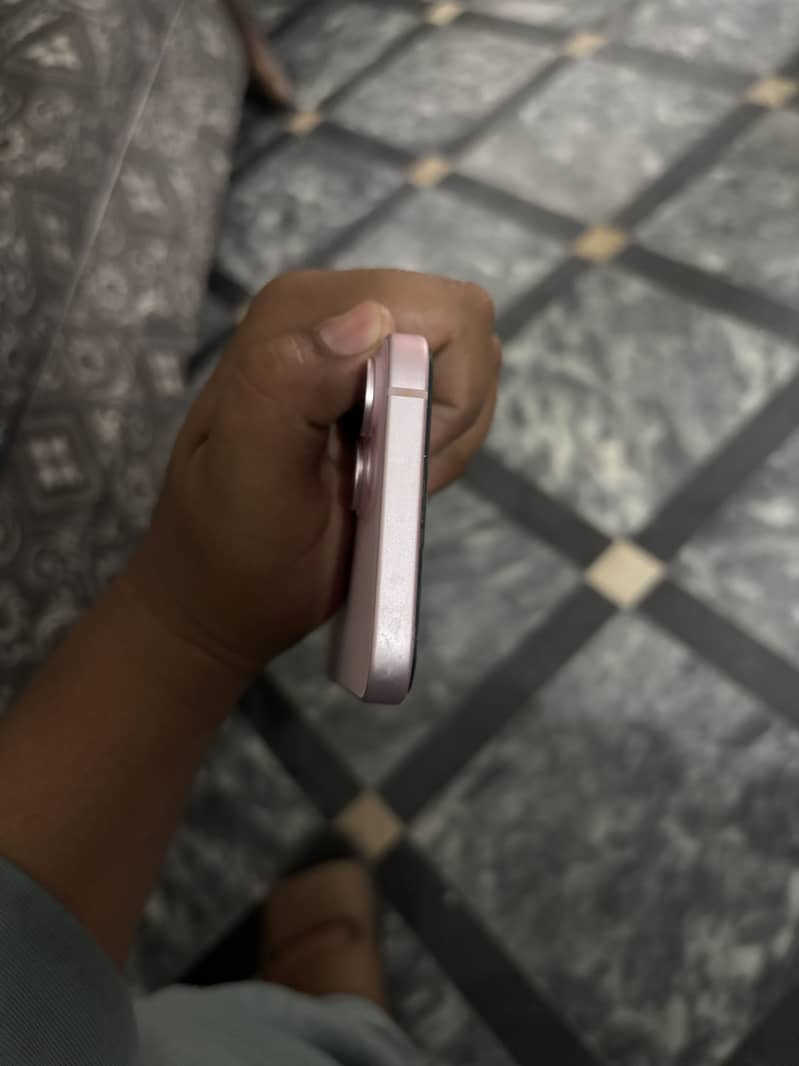 Apple iPhone 15 3