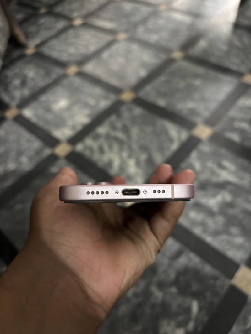 Apple iPhone 15 4