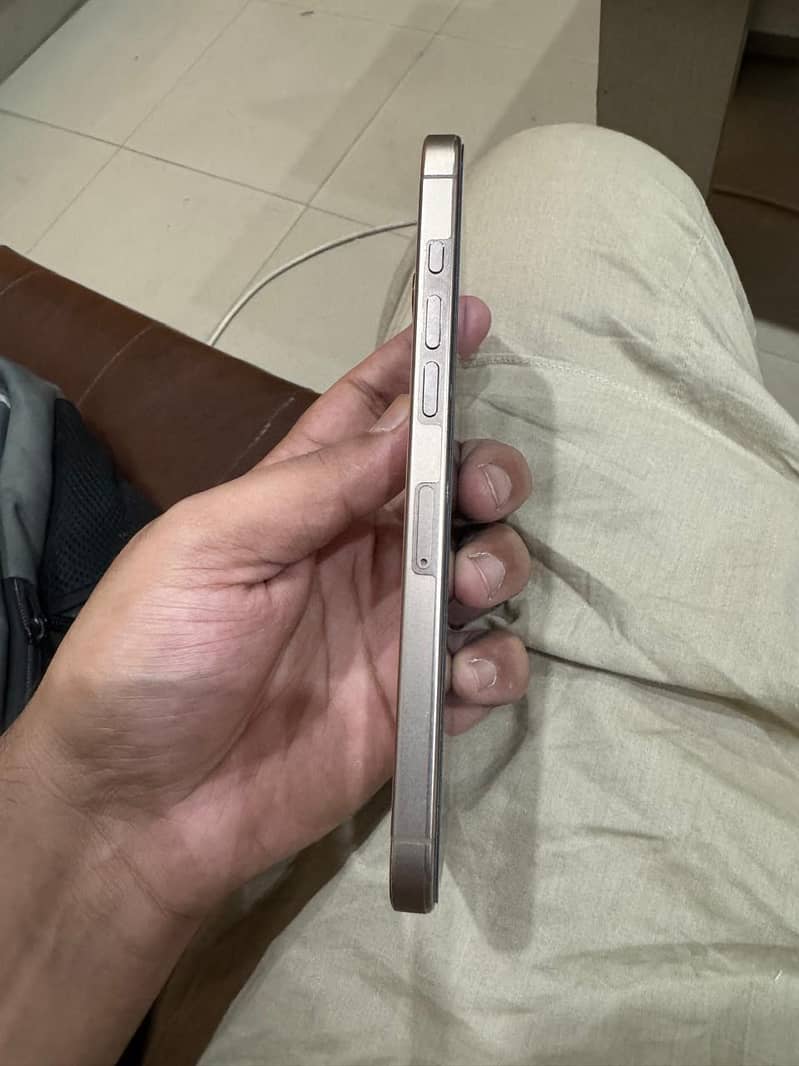 Apple iPhone 16 Pro Max 3