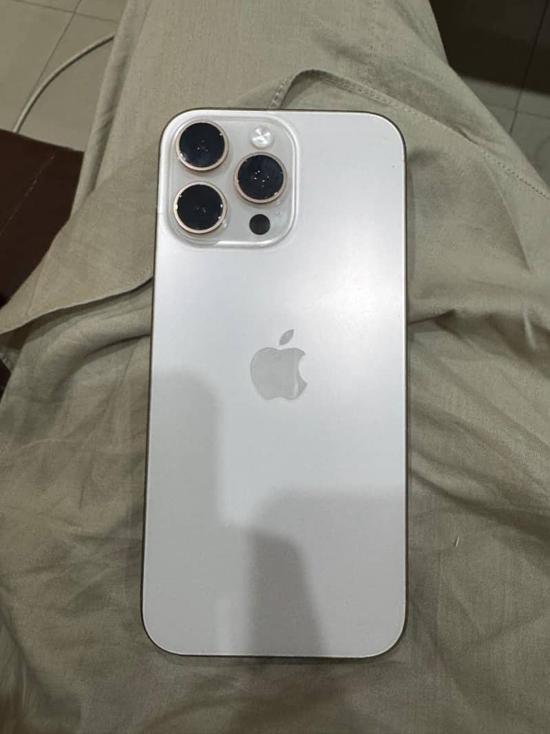 Apple iPhone 16 Pro Max 4