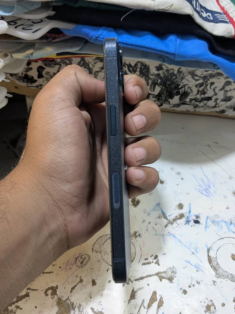 Apple iPhone 13 1