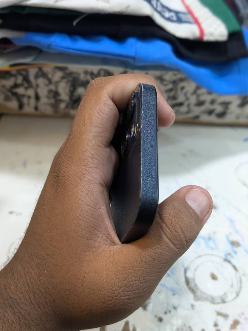Apple iPhone 13 2