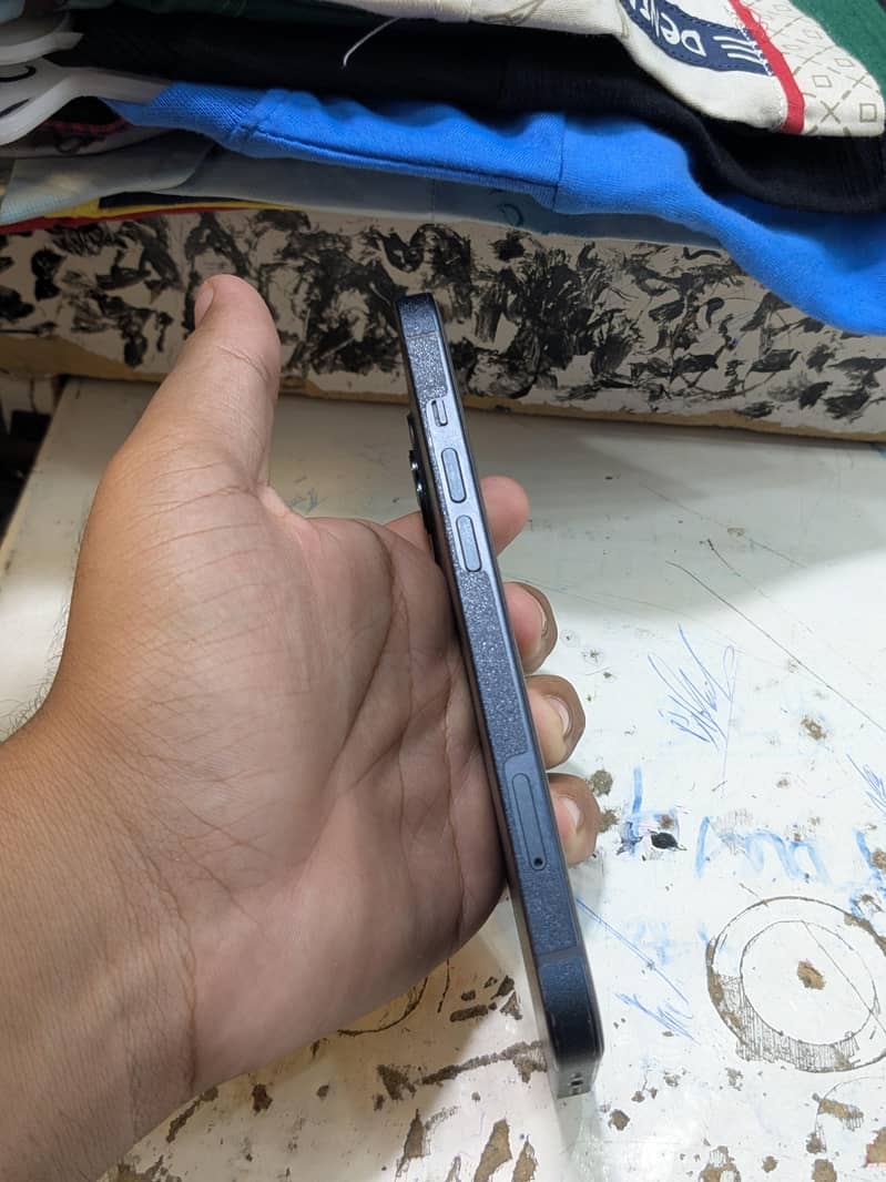 Apple iPhone 13 3