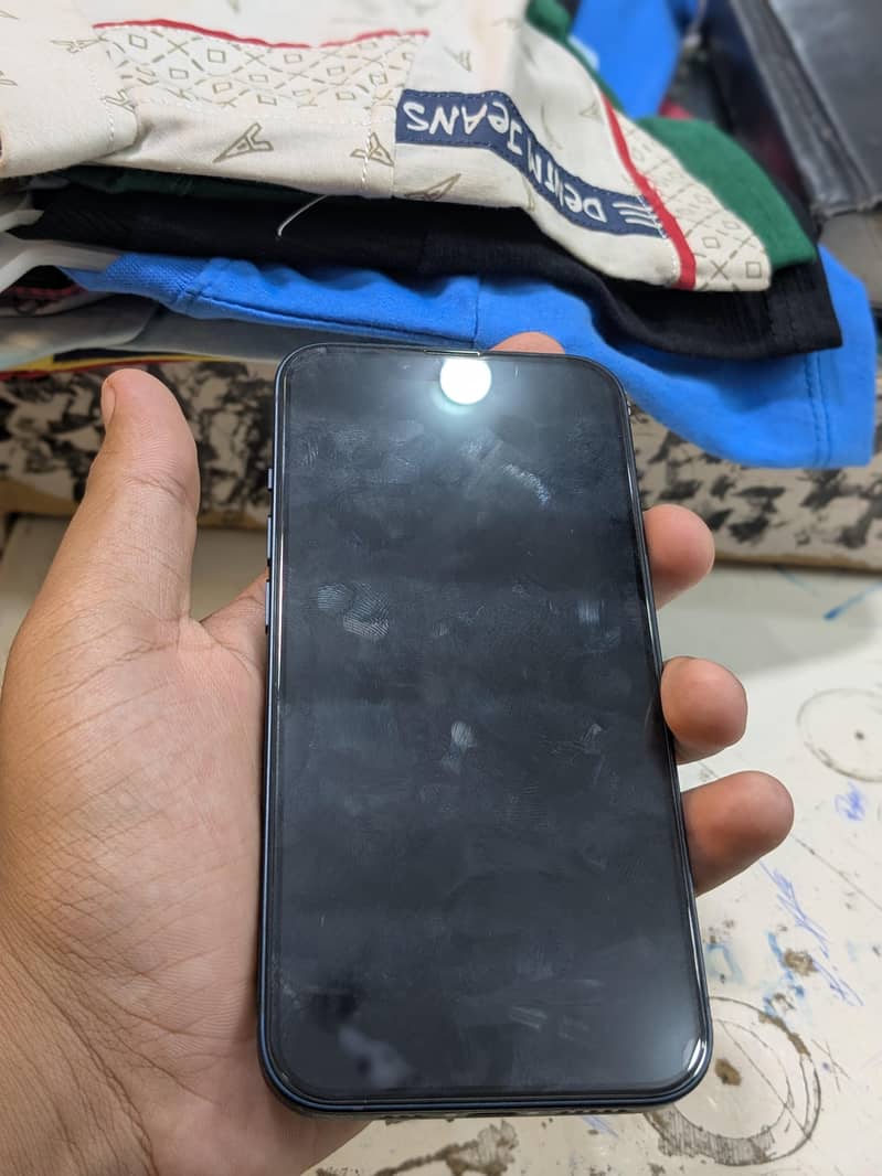 Apple iPhone 13 5