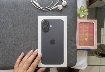 Apple iPhone 16