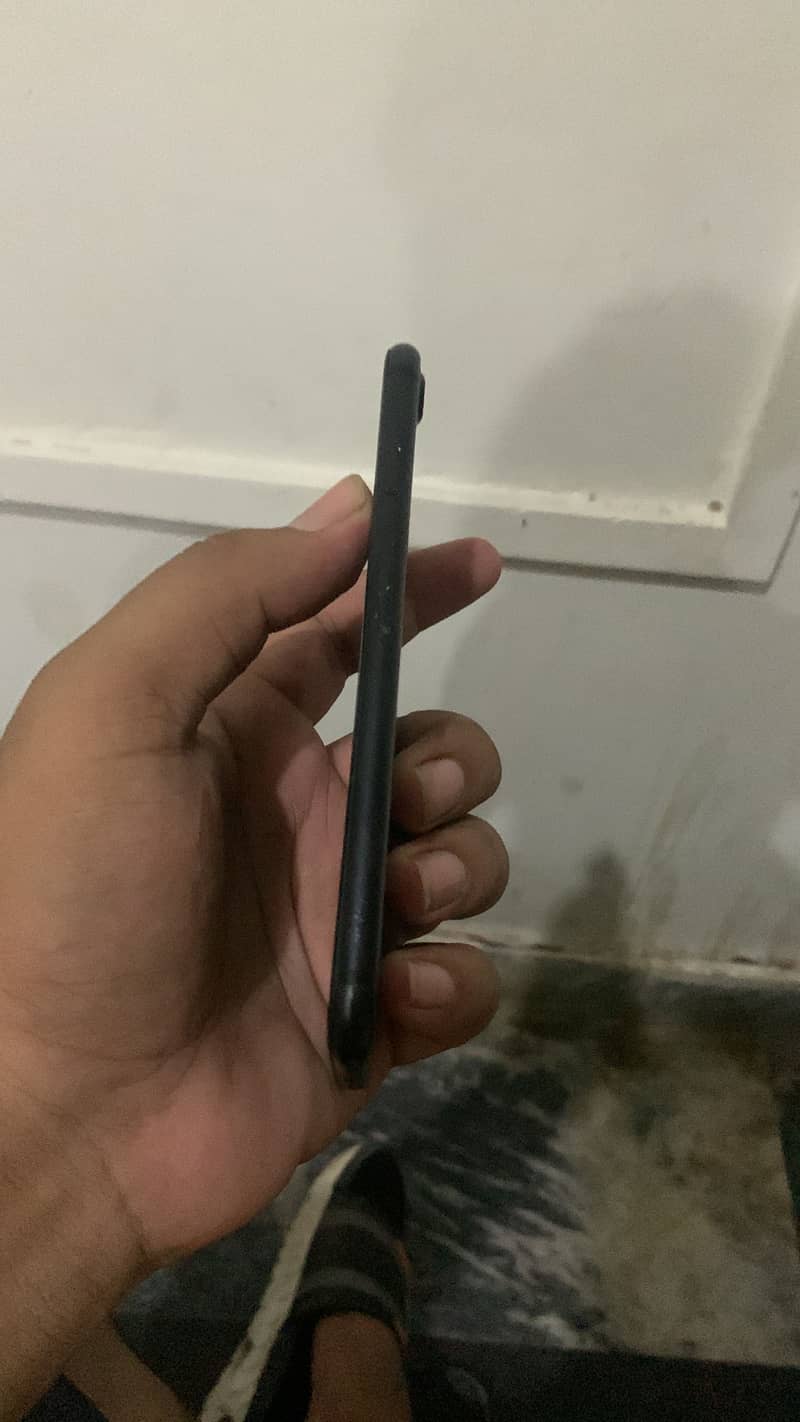 Apple iPhone 7 0