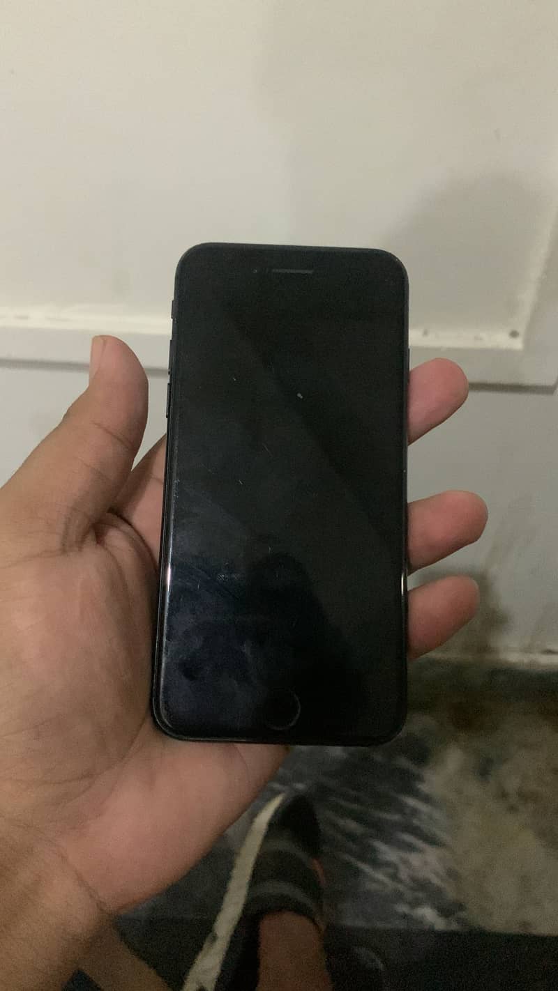 Apple iPhone 7 3