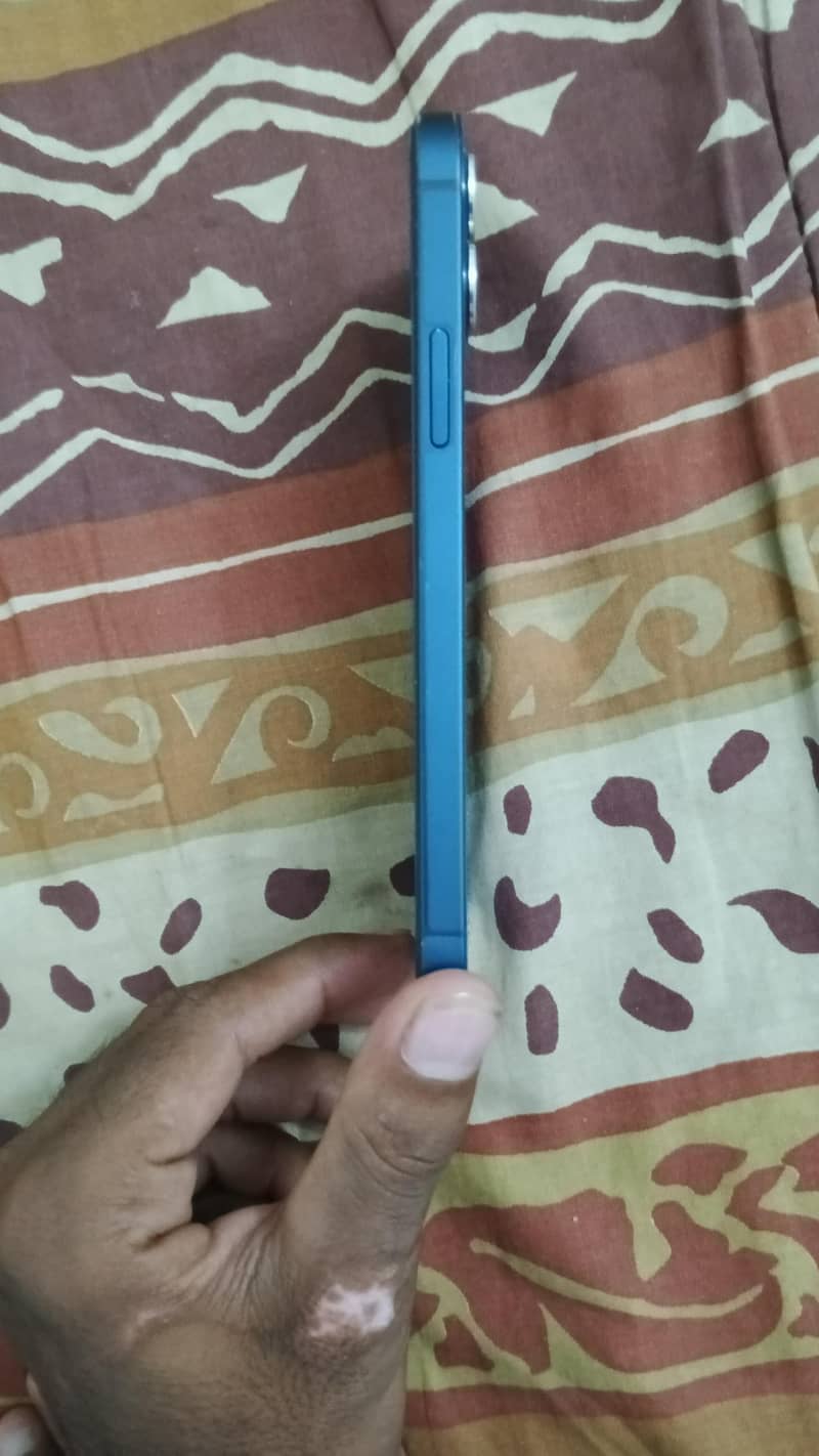 Apple iPhone 12 3