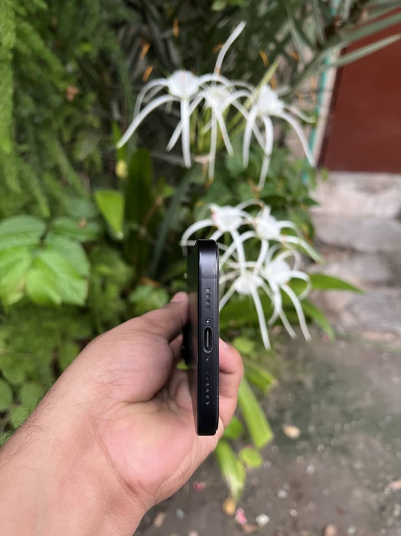 Apple iPhone 15 plus 6