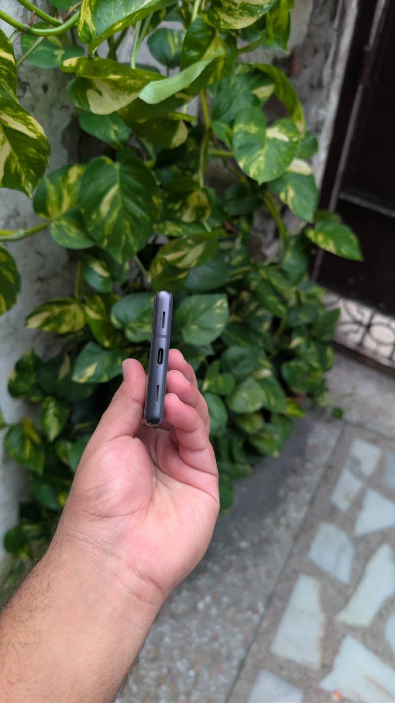 Google Pixel 7a 5