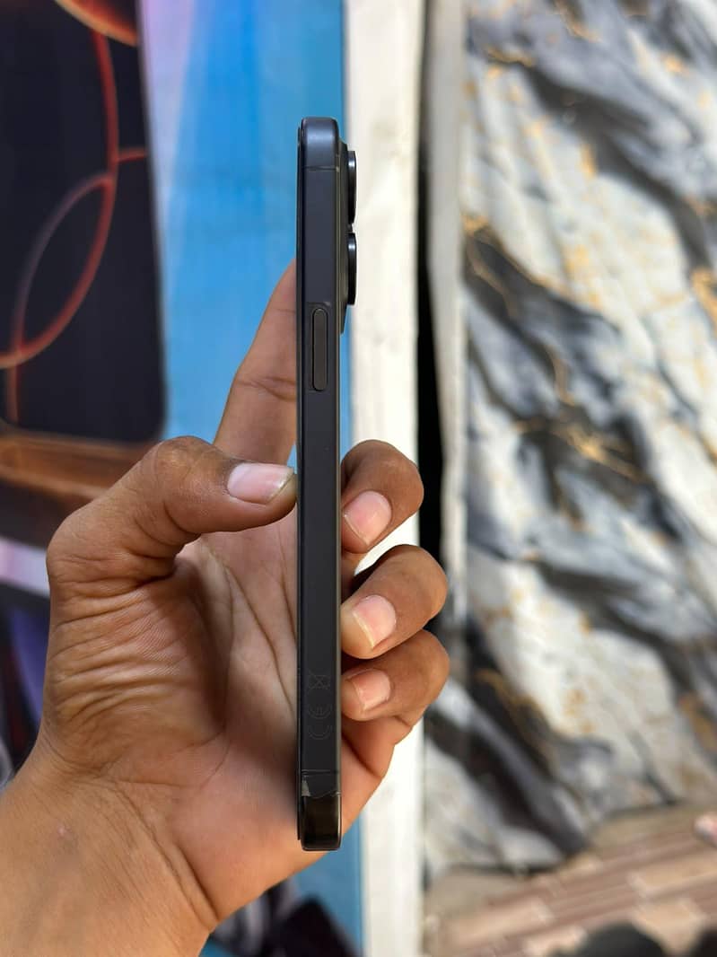 Apple iPhone 15 Pro Max 3