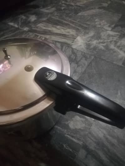 sonex brand new pressure cooker 7 litres.
