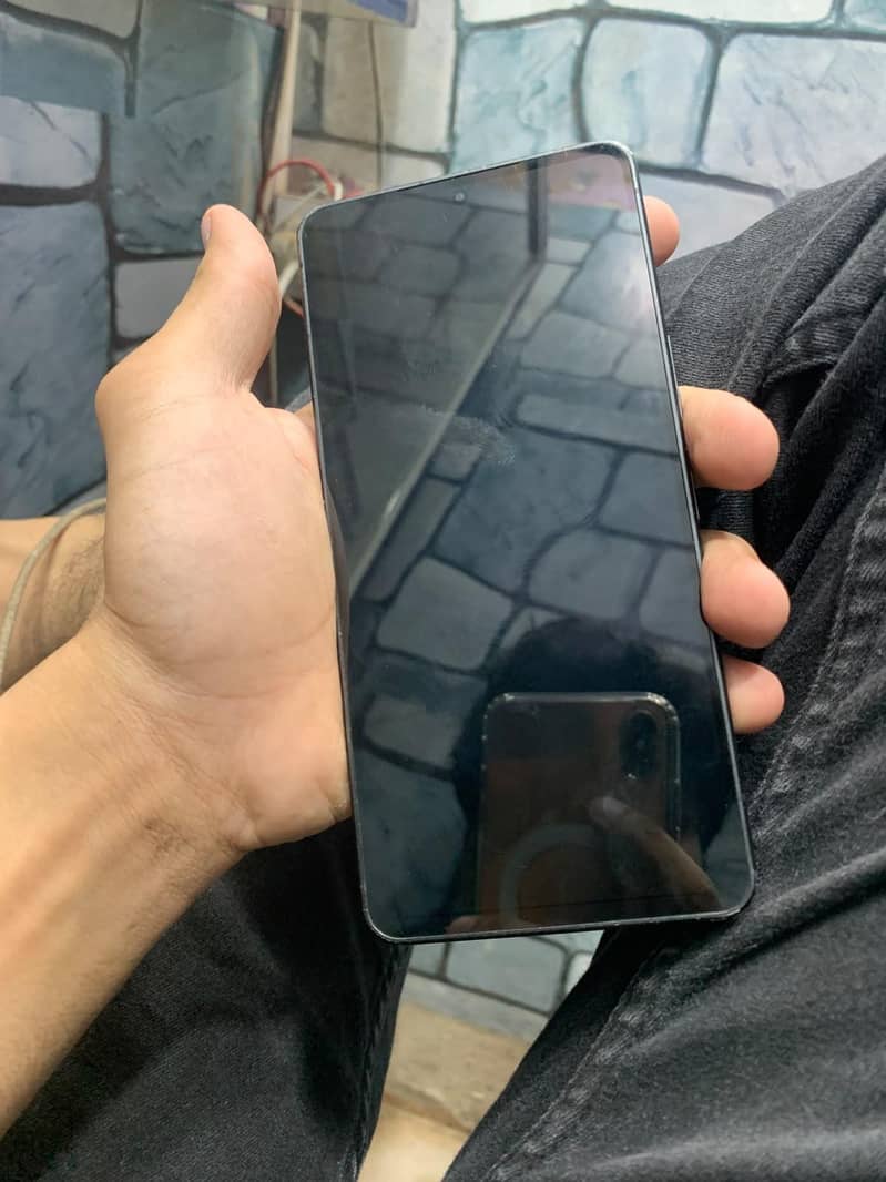 Sharp Aquos R8s pro 1