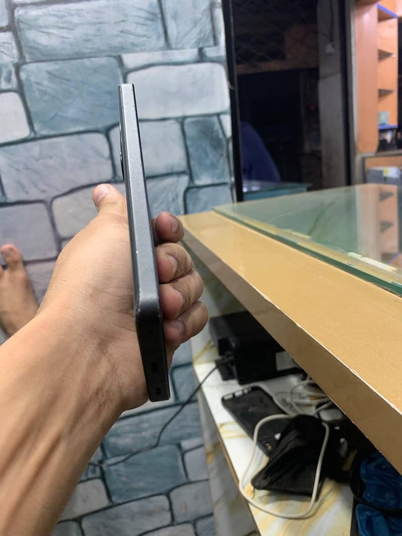 Sharp Aquos R8s pro 2