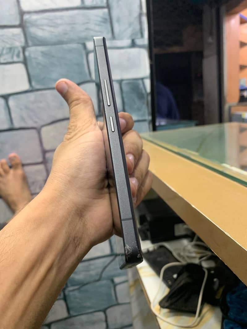 Sharp Aquos R8s pro 4