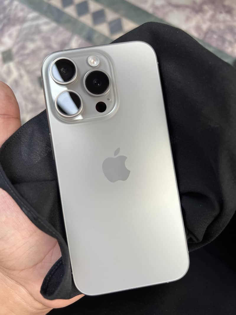 Apple iPhone 15 Pro 0