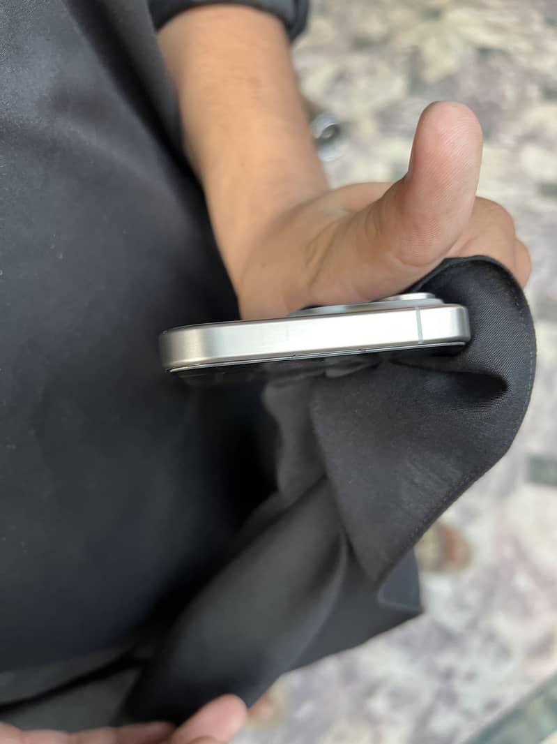 Apple iPhone 15 Pro 3