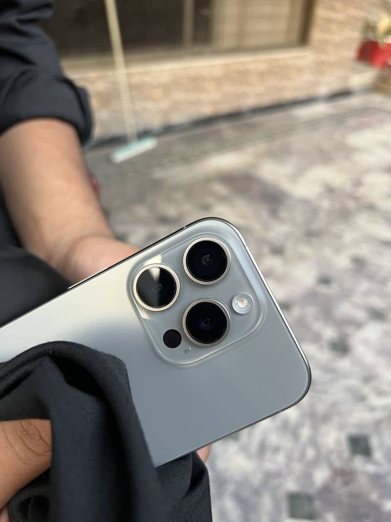 Apple iPhone 15 Pro 4