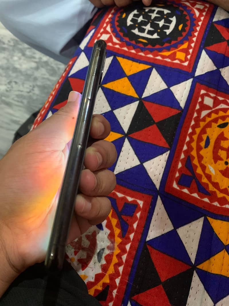 Apple iPhone X 3