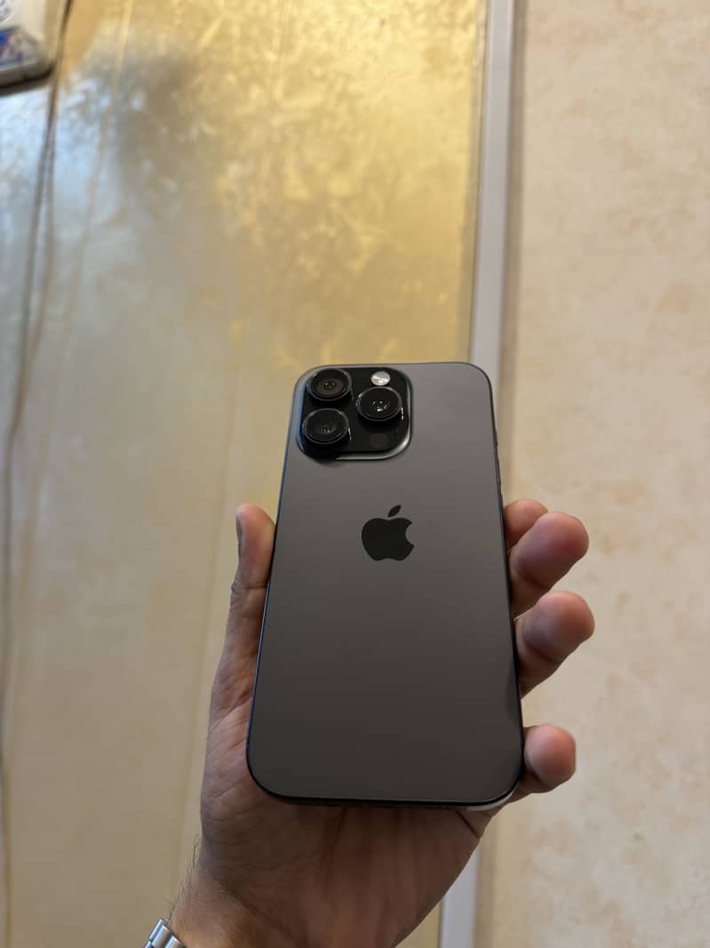 Apple iPhone 16 Pro 0