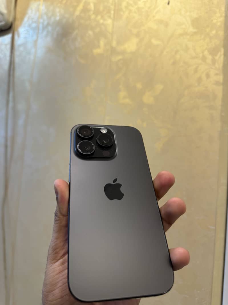 Apple iPhone 16 Pro 1