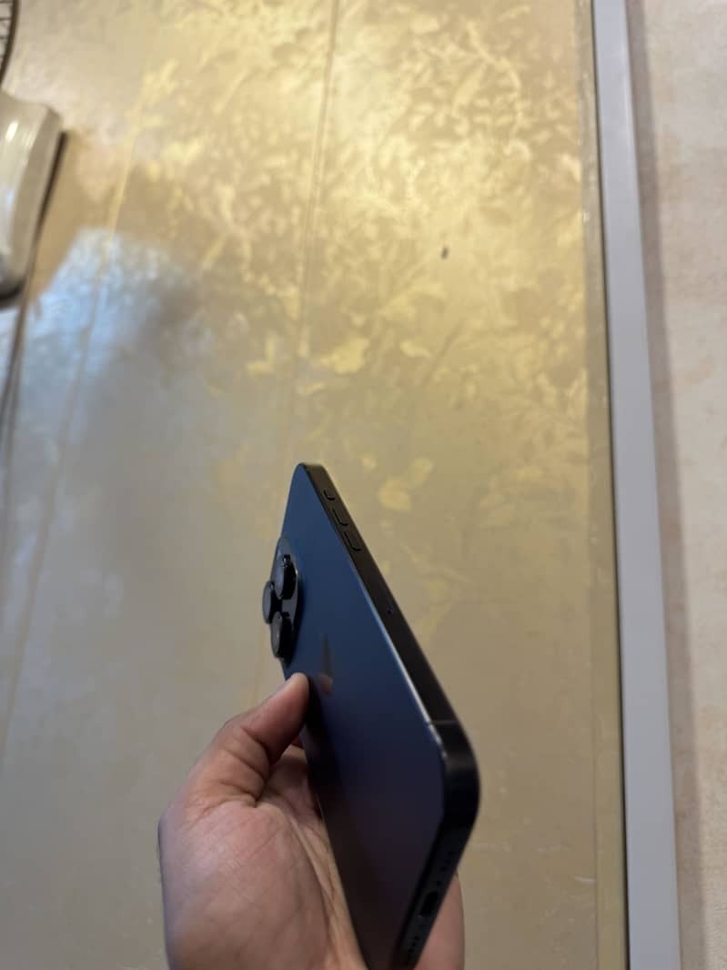 Apple iPhone 16 Pro 3