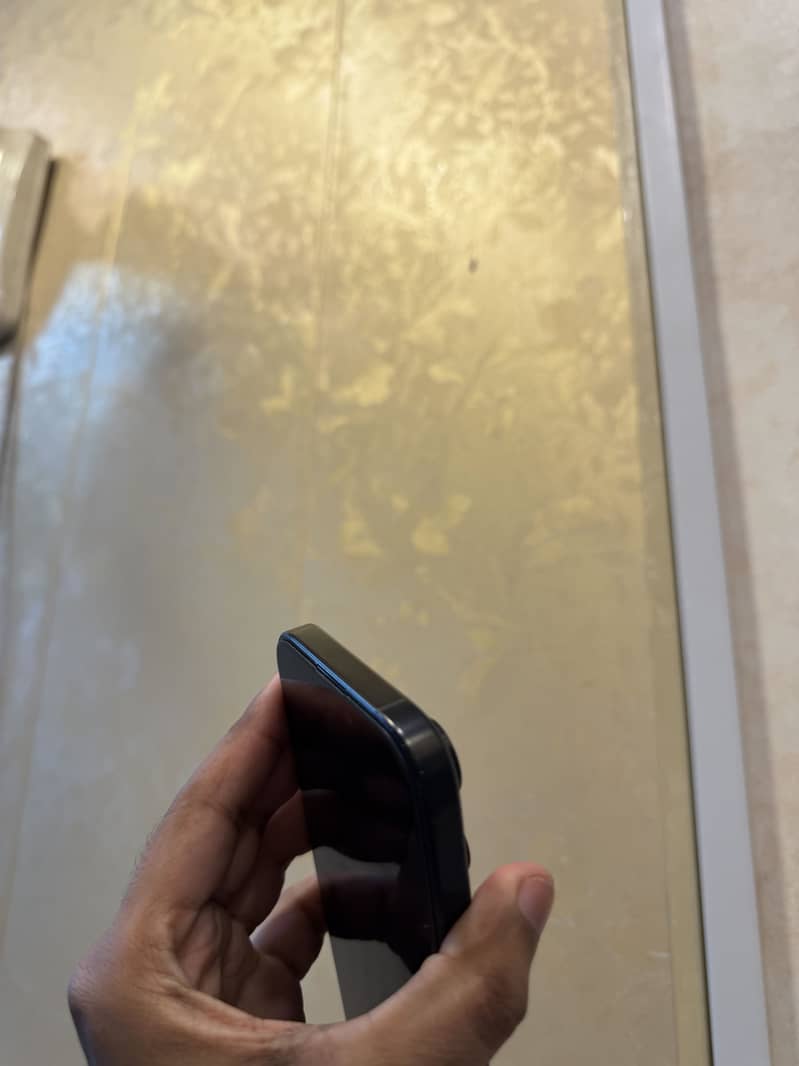 Apple iPhone 16 Pro 4