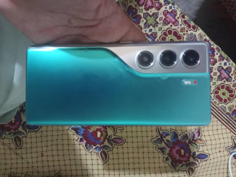Tecno CAMON 40 Pro 1