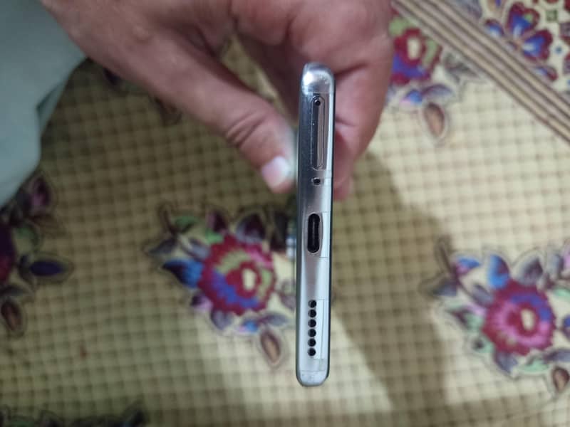 Tecno CAMON 40 Pro 4