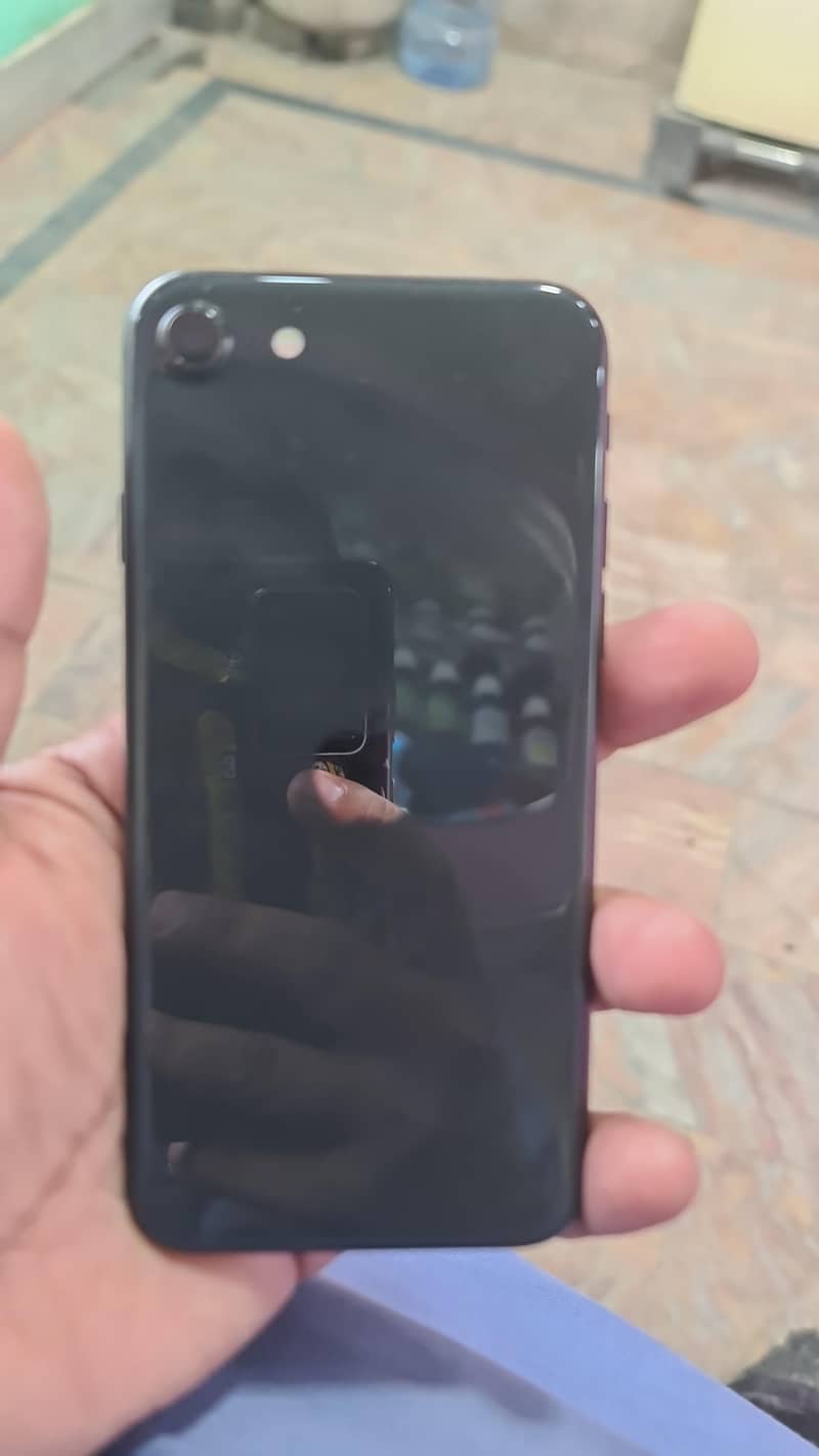 Apple iPhone SE 8