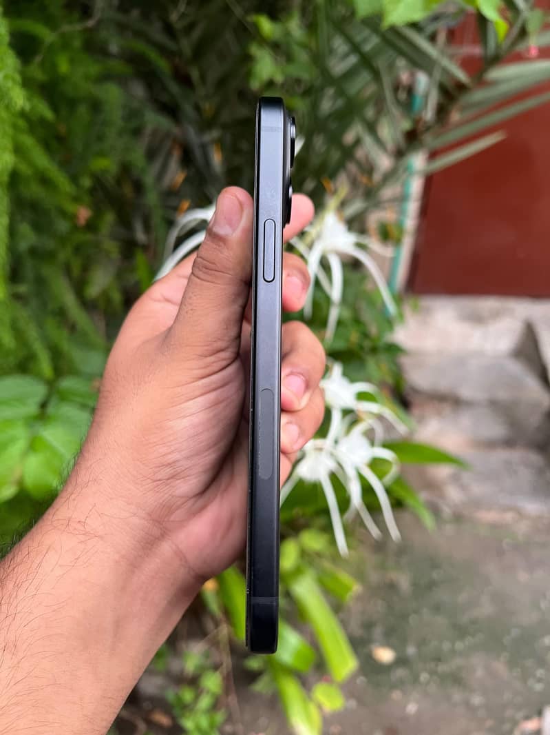 Apple iPhone 15 plus 6