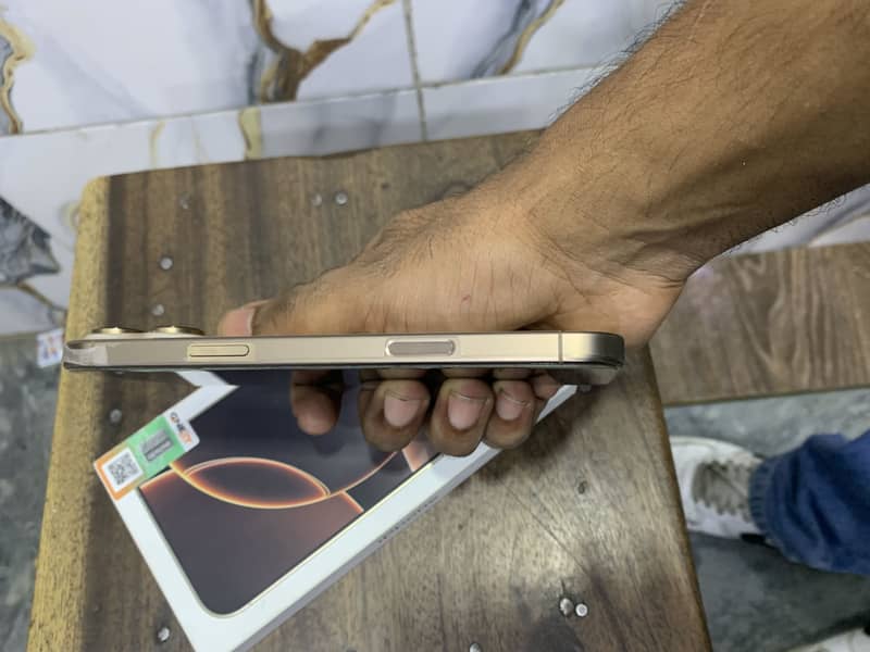 Apple iPhone 16 Pro Max 3