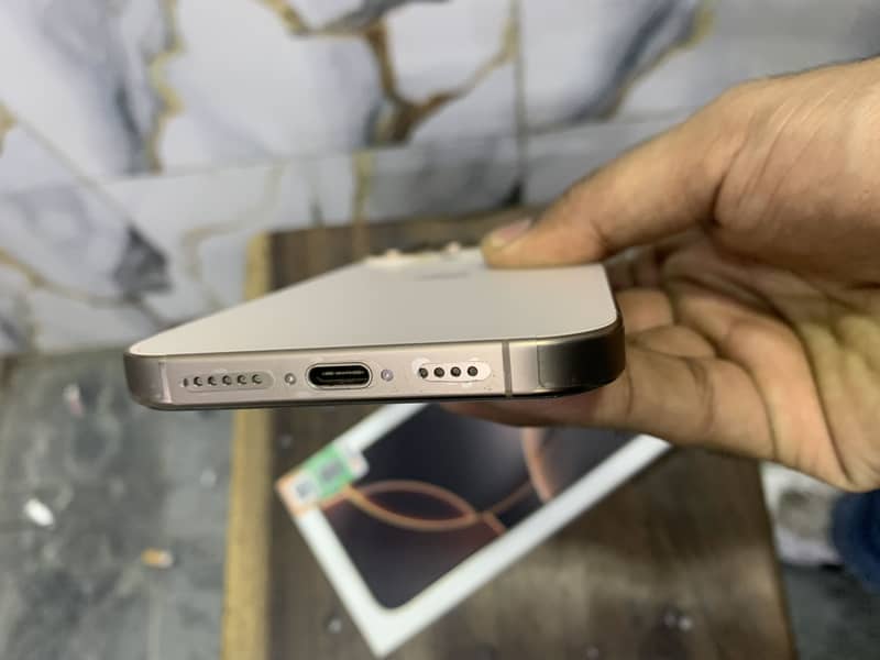 Apple iPhone 16 Pro Max 5