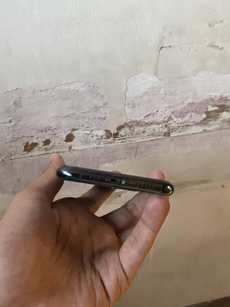Apple iPhone 11 Pro 1