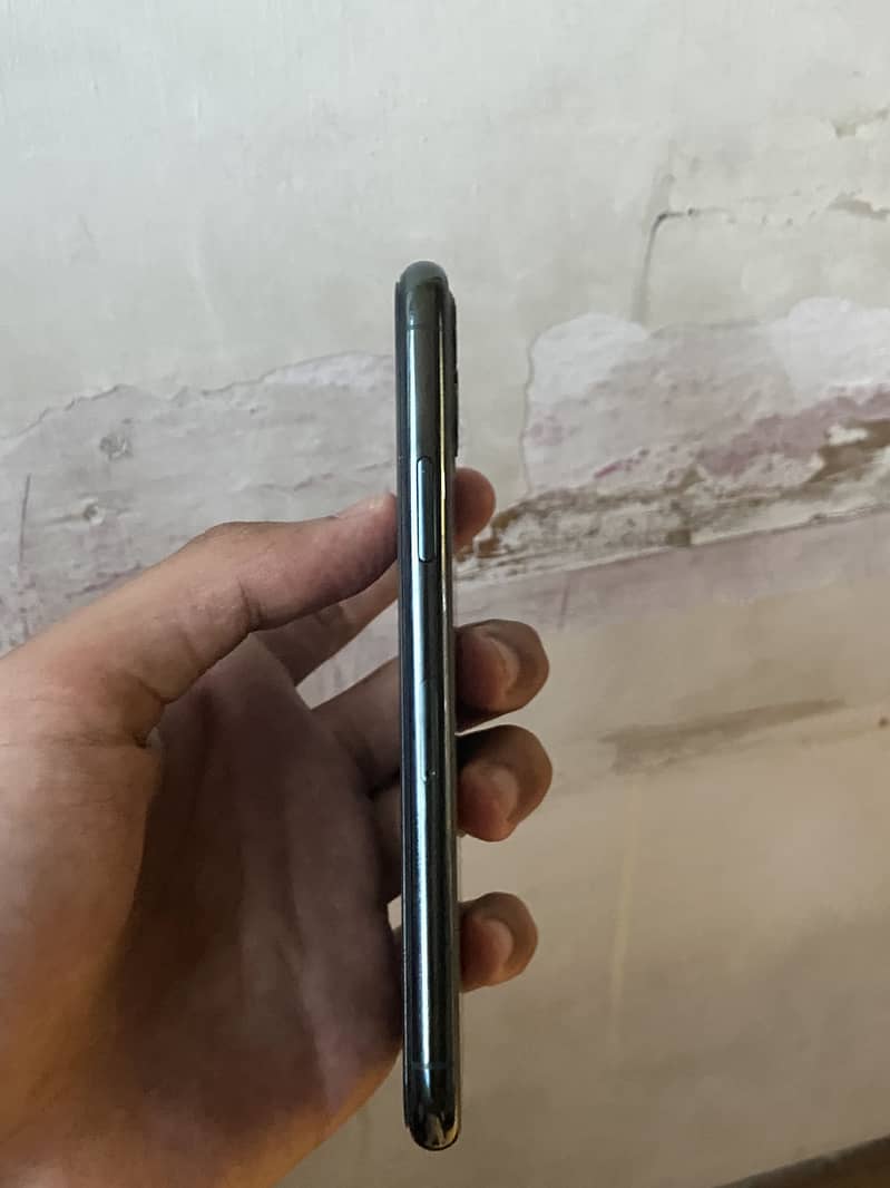 Apple iPhone 11 Pro 2
