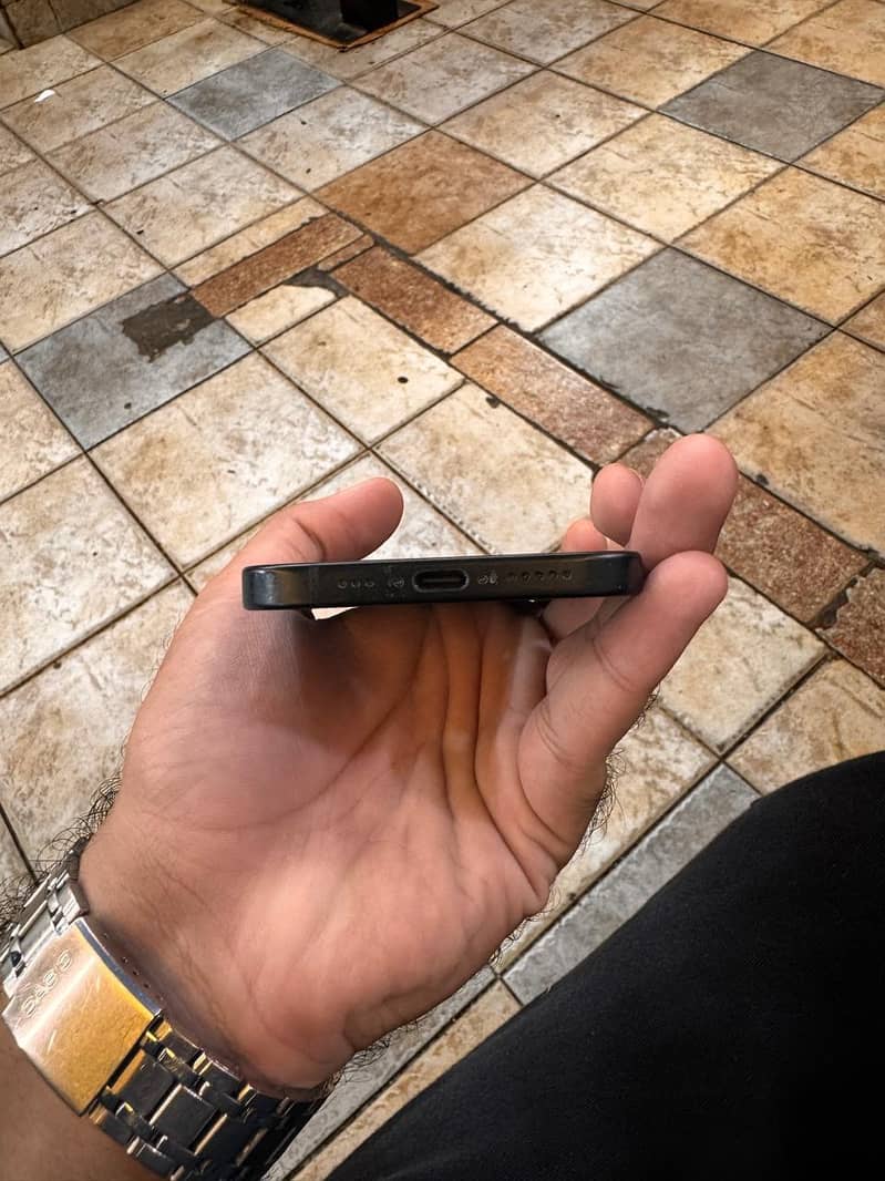 Apple iPhone 15 4
