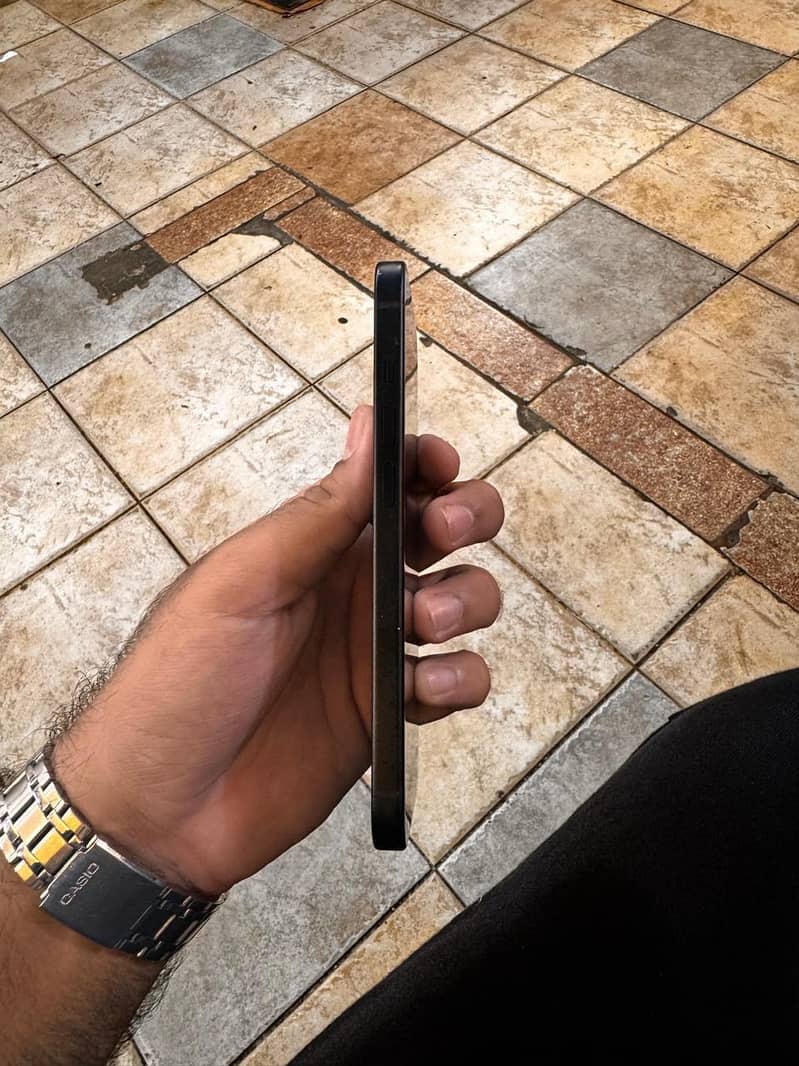 Apple iPhone 15 5