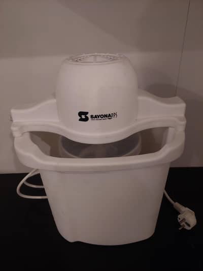 Ice Cream Making Machine 4 Liter Capacity – Excellent Condition