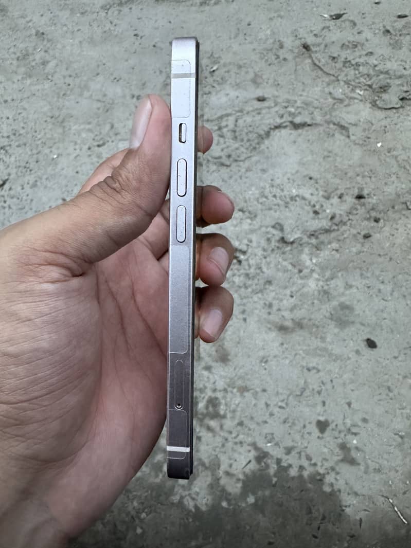 Apple iPhone 13 4