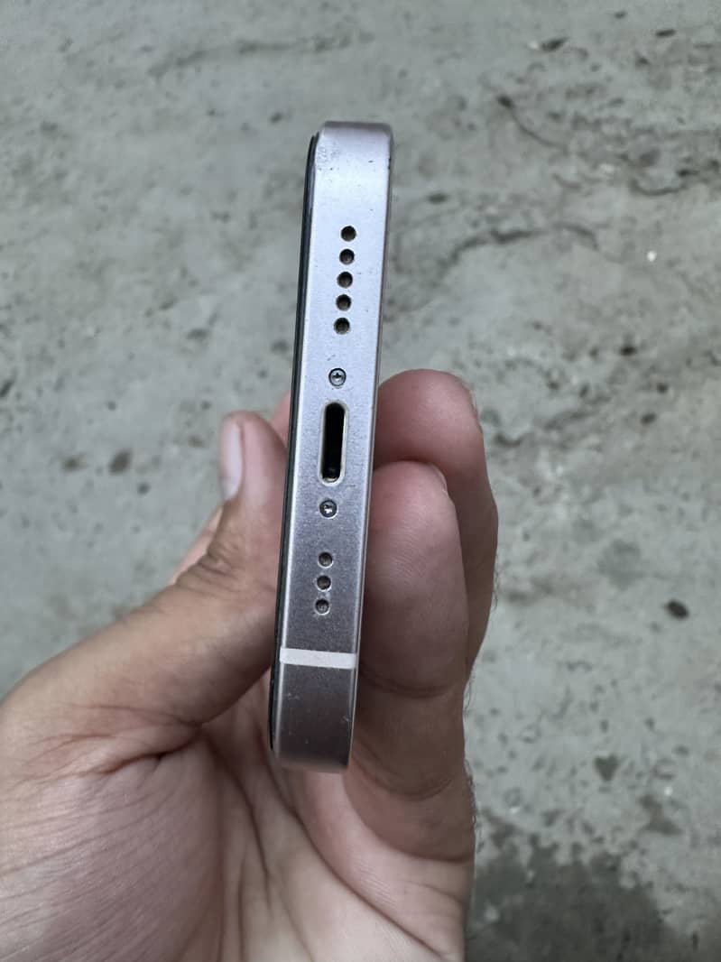 Apple iPhone 13 5