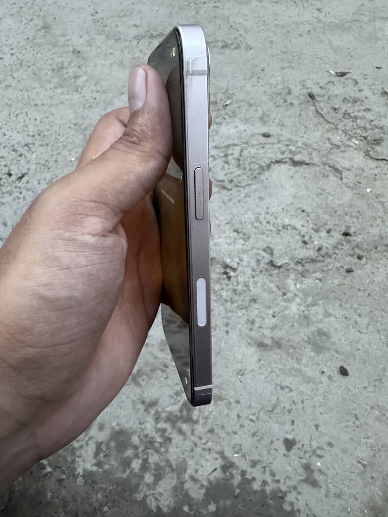 Apple iPhone 13 6