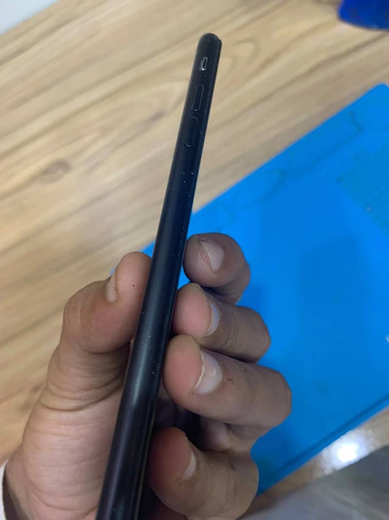 Apple iPhone 7 Plus 2