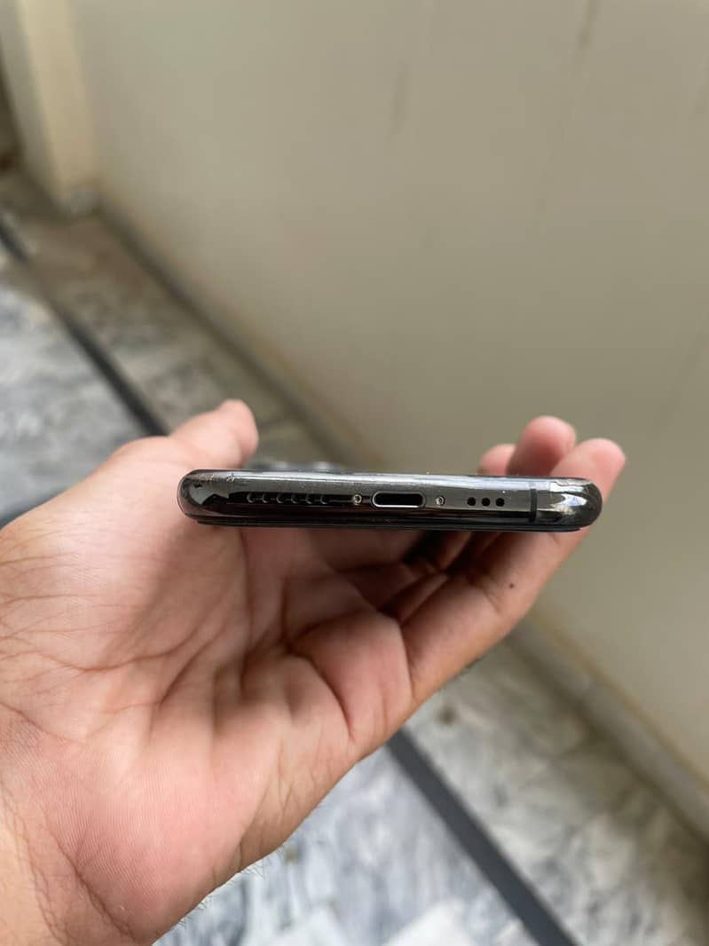 iphone 11 pro 2
