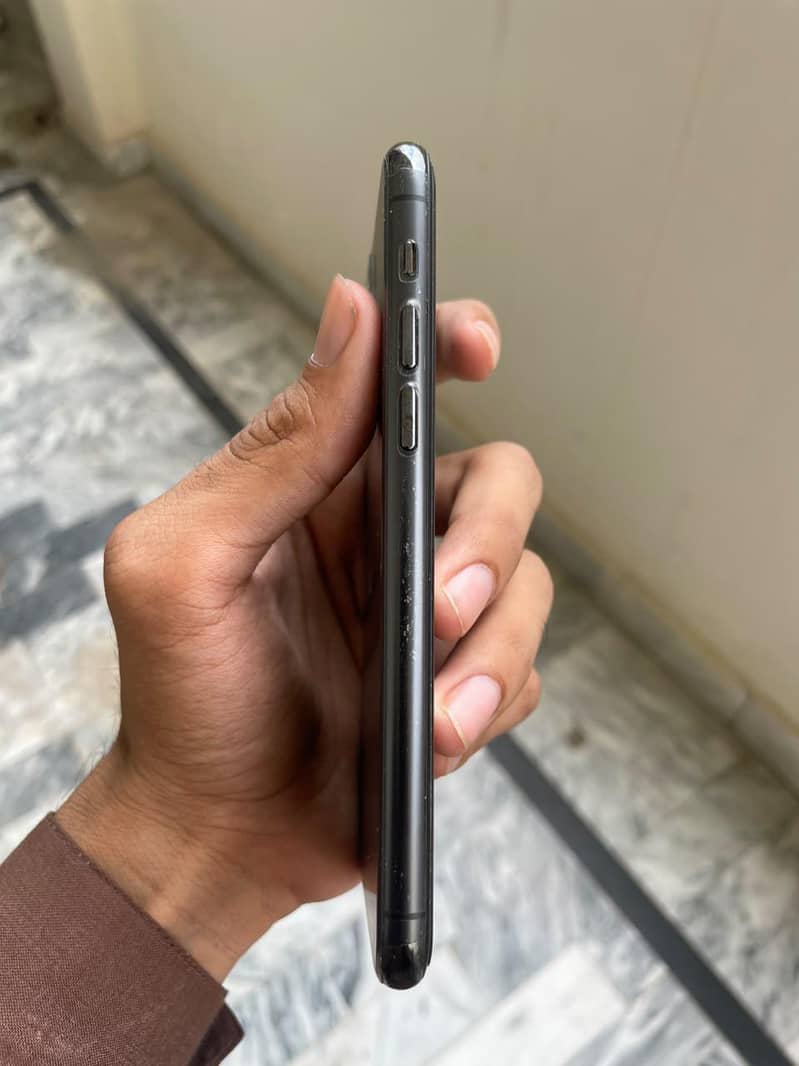 iphone 11 pro 4
