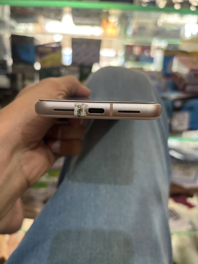 Google Pixel 8 4